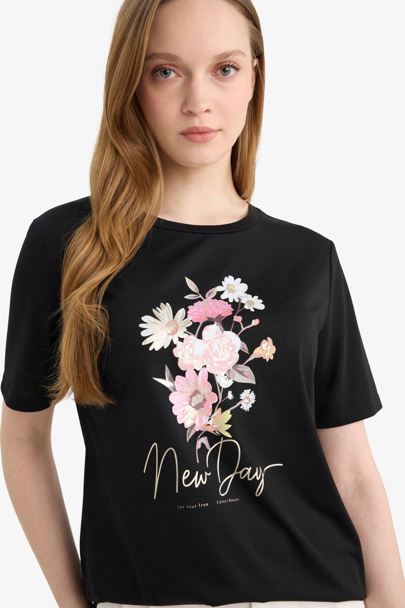 DeFacto Black Woman Regular Fit Crepe Neck Floral Short Sleeve T-Shirt Casual - Image 1